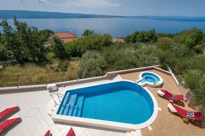 Elegant Villa with Luxury Facilities and Equipment in Omis Riviera