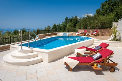 Elegant Villa with Luxury Facilities and Equipment in Omis Riviera