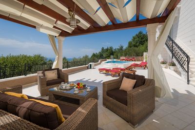 Elegant Villa with Luxury Facilities and Equipment in Omis Riviera