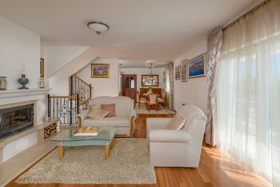 Elegant Villa with Luxury Facilities and Equipment in Omis Riviera