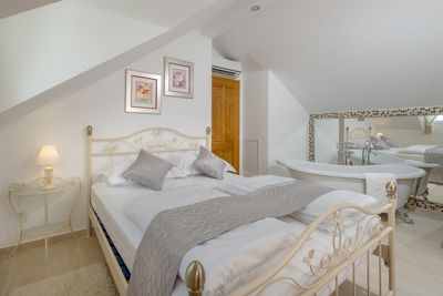 Elegant Villa with Luxury Facilities and Equipment in Omis Riviera