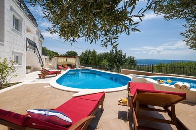 Elegant Villa with Luxury Facilities and Equipment in Omis Riviera