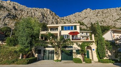 Astonishing Villa with Pool and Amazing Sea View in Omis 