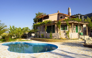 Attractive Holiday House with Pool in Kastel Gomilica near Split