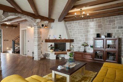 Splendid Makarska Villa with Heated Indoor and Outdoor pool and Traditional Dalmatian Tavern 