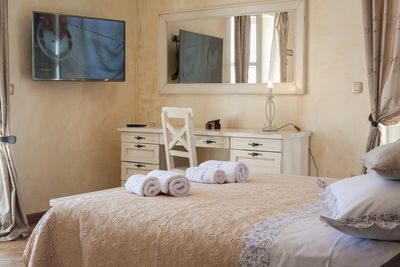 Splendid Makarska Villa with Heated Indoor and Outdoor pool and Traditional Dalmatian Tavern 