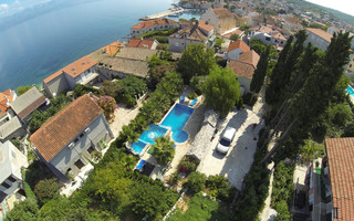 Large Island Brac Children Friendly Villa with Pool and Jacuzzi near Pebble Beach 