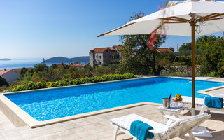 Lovely Holiday House with Private Pool and Sea View in Orasac