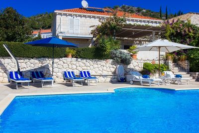 Lovely Holiday House with Private Pool and Sea View in Orasac