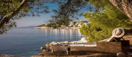 Large Beach Villa with Pool in Primosten