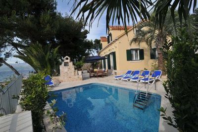 Splendid Beach Villa With Swimming Pool On island Brac, Mirca
