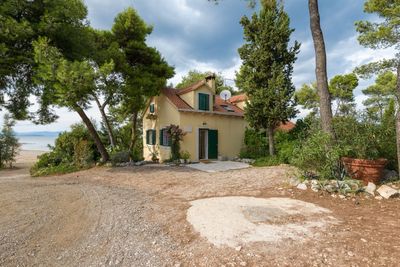 Splendid Beach Villa With Swimming Pool On island Brac, Mirca