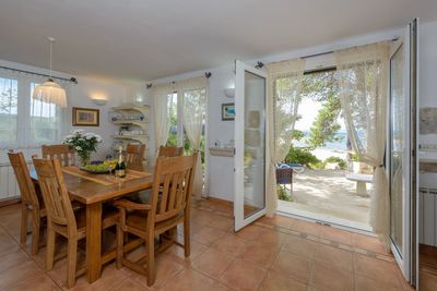 Splendid Beach Villa With Swimming Pool On island Brac, Mirca