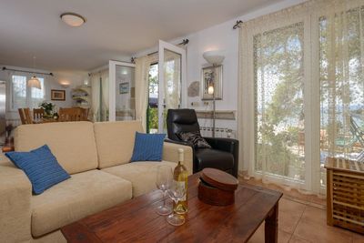 Splendid Beach Villa With Swimming Pool On island Brac, Mirca