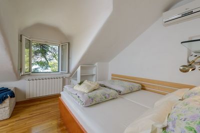 Splendid Beach Villa With Swimming Pool On island Brac, Mirca