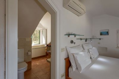 Splendid Beach Villa With Swimming Pool On island Brac, Mirca