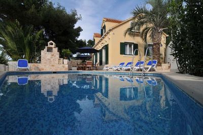 Splendid Beach Villa With Swimming Pool On island Brac, Mirca