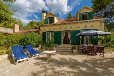 Splendid Beach Villa With Swimming Pool On island Brac, Mirca