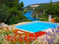 Charming 2 Bedroom Seafront House with Pool Island Brac