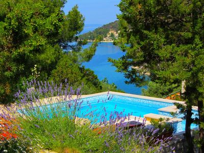 Charming 2 Bedroom Seafront House with Pool Island Brac