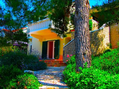 Charming 2 Bedroom Seafront House with Pool Island Brac