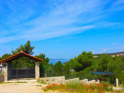 Charming 2 Bedroom Seafront House with Pool Island Brac
