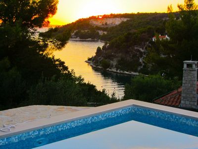 Charming 2 Bedroom Seafront House with Pool Island Brac