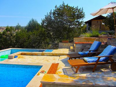 Charming 2 Bedroom Seafront House with Pool Island Brac