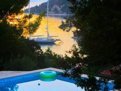 Charming 2 Bedroom Seafront House with Pool Island Brac