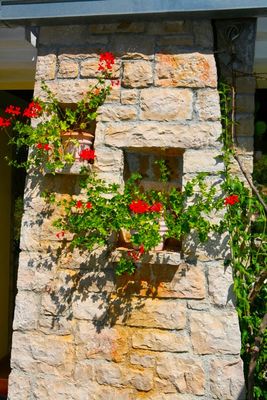 Charming 2 Bedroom Seafront House with Pool Island Brac