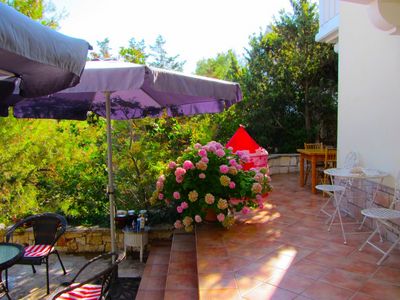 Charming 2 Bedroom Seafront House with Pool Island Brac