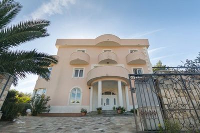 Large Deluxe Villa With Indoor Pool, Wellness & Garden