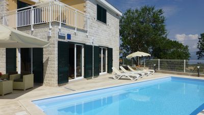 Modern Stone Villa  With Pool; island Brac Hinterland