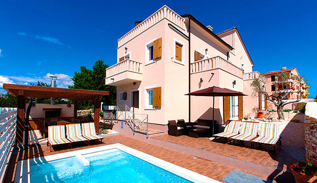 Luxury Villa with Pool, Outdoor Jacuzzi, and Sauna near Pula in Istria