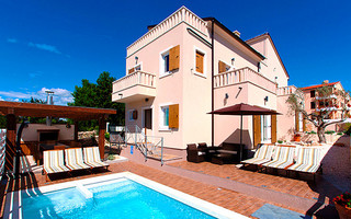 Luxury Villa with Pool, Outdoor Jacuzzi, and Sauna near Pula in Istria