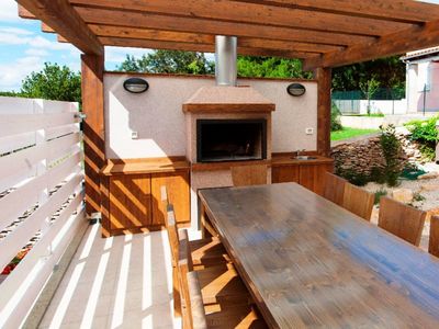 Luxury Villa with Pool, Outdoor Jacuzzi, and Sauna near Pula in Istria