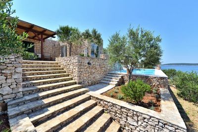 Adorable seafront stone house for 4 persons near Maslinica on the island of Solta