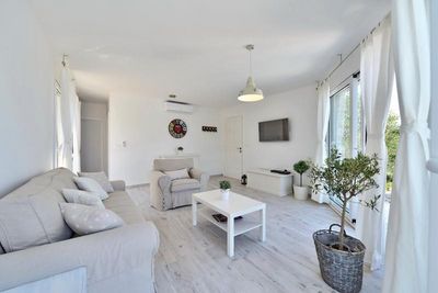 Adorable seafront stone house for 4 persons near Maslinica on the island of Solta
