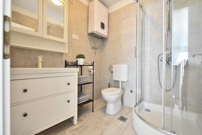 Adorable seafront stone house for 4 persons near Maslinica on the island of Solta