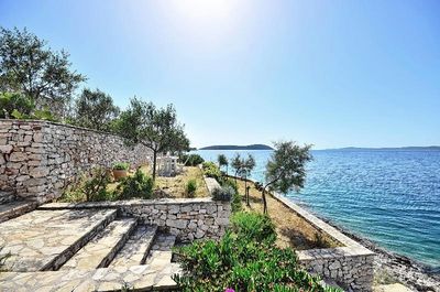 Adorable seafront stone house for 4 persons near Maslinica on the island of Solta