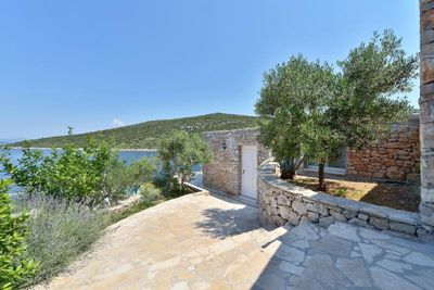 Adorable seafront stone house for 4 persons near Maslinica on the island of Solta