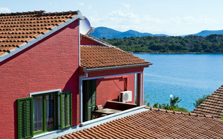 Spacious Seaside Holiday House with Pool, Outdoor Jacuzzi, Sauna, and Tavern, Riviera Zadar
