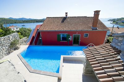 Spacious Seaside Holiday House with Pool, Outdoor Jacuzzi, Sauna, and Tavern, Riviera Zadar