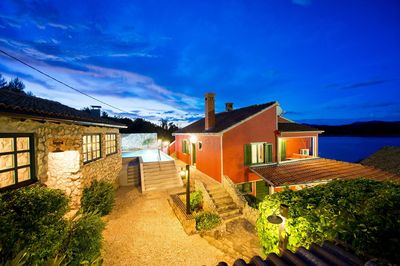 Spacious Seaside Holiday House with Pool, Outdoor Jacuzzi, Sauna, and Tavern, Riviera Zadar