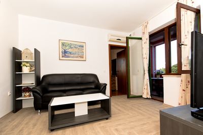 Spacious Seaside Holiday House with Pool, Outdoor Jacuzzi, Sauna, and Tavern, Riviera Zadar
