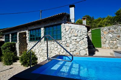 Spacious Seaside Holiday House with Pool, Outdoor Jacuzzi, Sauna, and Tavern, Riviera Zadar