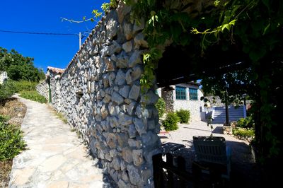 Spacious Seaside Holiday House with Pool, Outdoor Jacuzzi, Sauna, and Tavern, Riviera Zadar