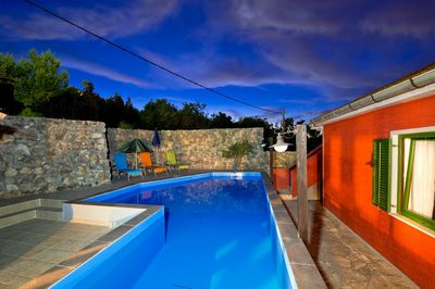 Spacious Seaside Holiday House with Pool, Outdoor Jacuzzi, Sauna, and Tavern, Riviera Zadar