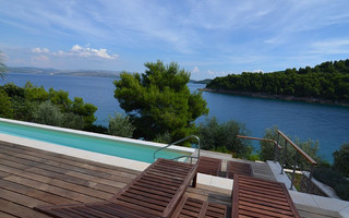 Extraordinary Seafront Villa with Pool and Garden in Solta Island