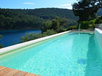 Extraordinary Seafront Villa With Pool And Garden On Island Solta
